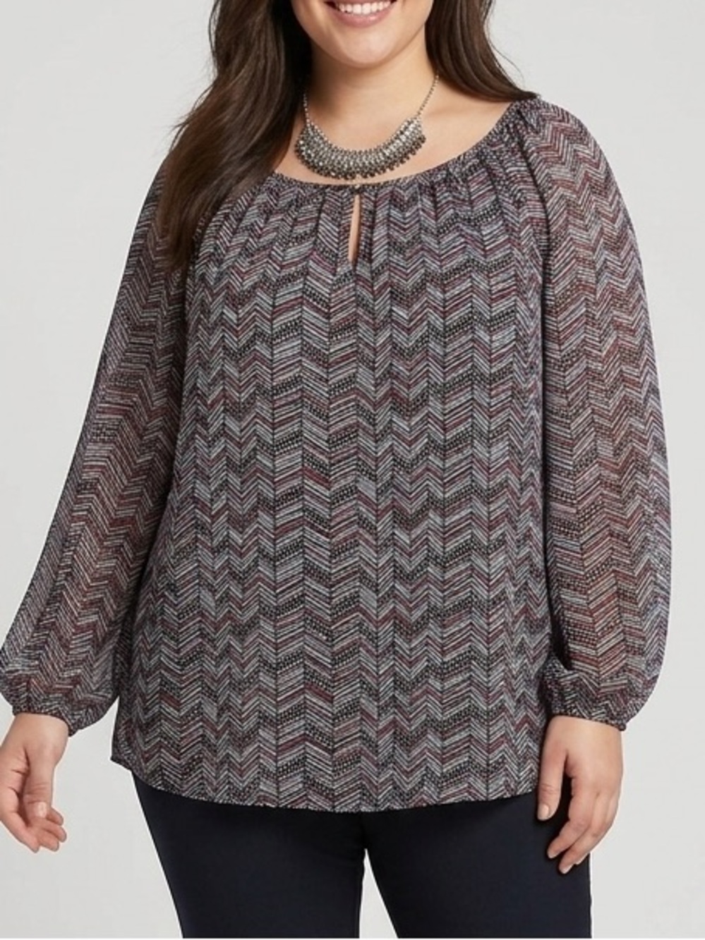 DAISY FUENTES Long-Sleeve Chevron Print Blouse in Burgundy and Black Sox Large